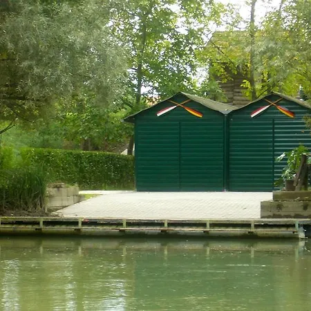 Πανσιόν Ferienhaus-donau 3*