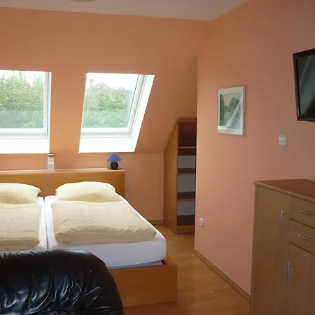 Πανσιόν Ferienhaus-donau 3*